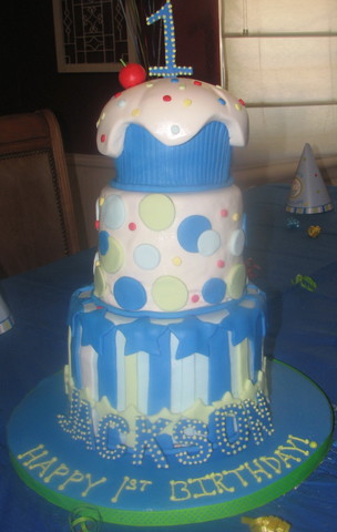 Cupcake Cake at Butterfly Sweets